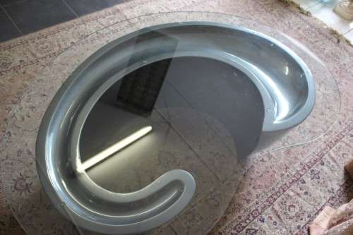 PRICE DROP! Stylish, top quality, ultra modern glass top kidney shaped centre coffee table.