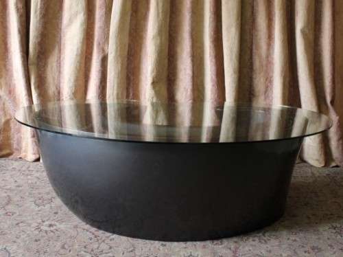 PRICE DROP! Stylish, top quality, ultra modern glass top kidney shaped centre coffee table.