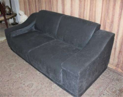 A fantastic ultra modern, "new" extremely well made (195cm long) 2 seater grey upholstered couch.