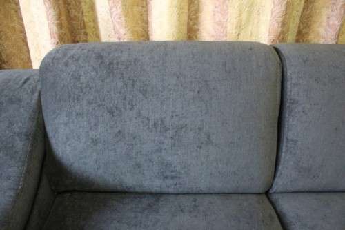 A fantastic ultra modern, "new" extremely well made (195cm long) 2 seater grey upholstered couch.