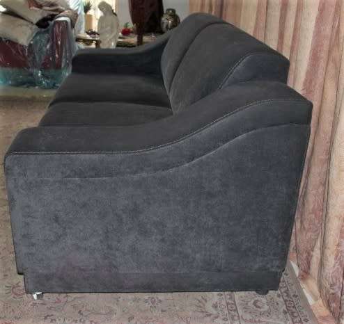 A fantastic ultra modern, "new" extremely well made (195cm long) 2 seater grey upholstered couch.