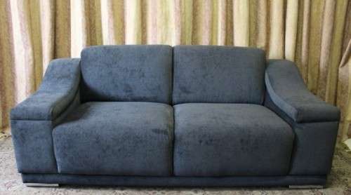 A fantastic ultra modern, "new" extremely well made (195cm long) 2 seater grey upholstered couch.
