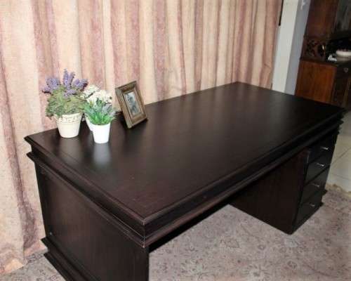 An amazing 'new" well made large darkened Oak executives desk with a 4 drawer removable pedestal