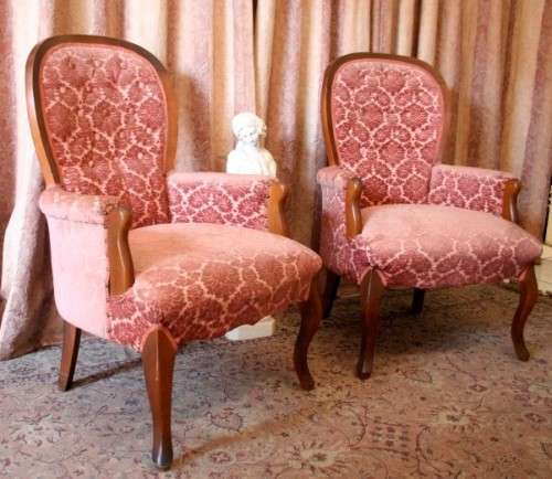 An elegant pair of vintage Queen Anne styled arm chairs w/ button detailing & gorgeous pink fabric.