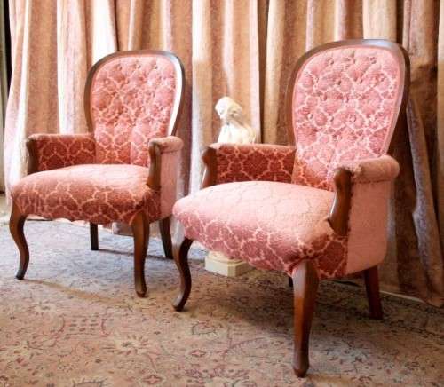 An elegant pair of vintage Queen Anne styled arm chairs w/ button detailing & gorgeous pink fabric.
