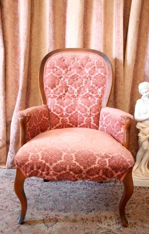 An elegant pair of vintage Queen Anne styled arm chairs w/ button detailing & gorgeous pink fabric.