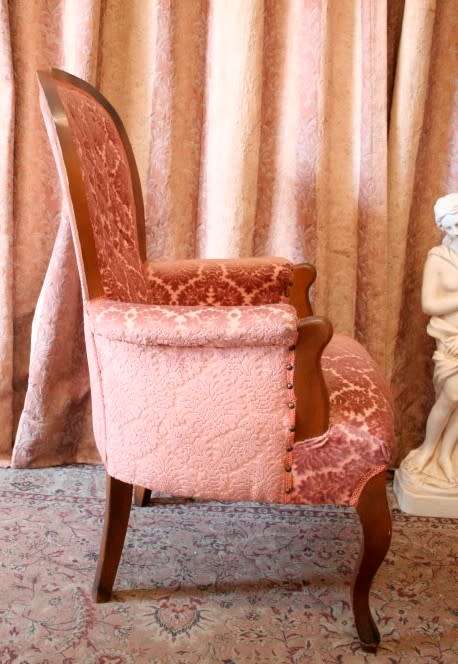 An elegant pair of vintage Queen Anne styled arm chairs w/ button detailing & gorgeous pink fabric.