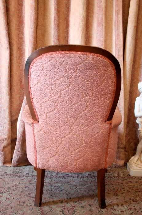 An elegant pair of vintage Queen Anne styled arm chairs w/ button detailing & gorgeous pink fabric.