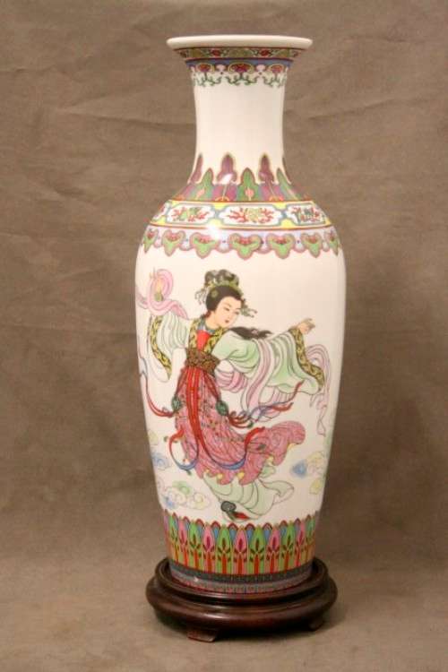 Beautiful large oriental porcelain vase w/ traditional hand painted scenery & inscriptions on a base