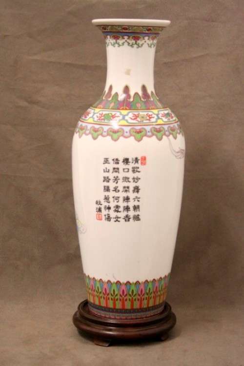 Beautiful large oriental porcelain vase w/ traditional hand painted scenery & inscriptions on a base