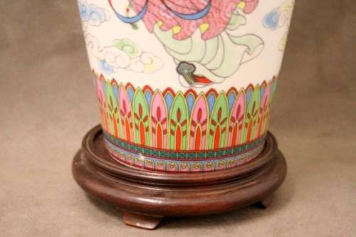 Beautiful large oriental porcelain vase w/ traditional hand painted scenery & inscriptions on a base