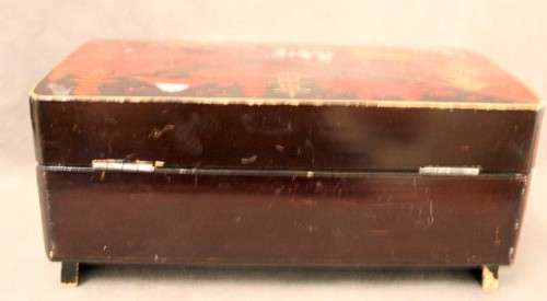 A gorgeous 3 compartment vintage Chinese jewellery box. Lovely on a dresser. Lifespace Sale