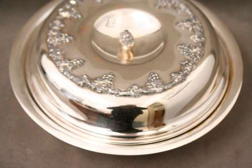 A beautiful Seranco grape pattern silver plated & lidded vegetable table bowl!