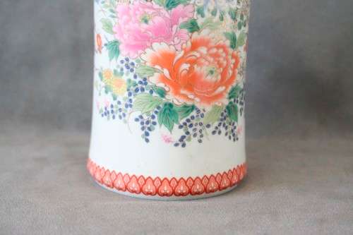 A beautiful large (30cm) Japanese Shibata porcelain vase w/ traditional hand painted scenery.