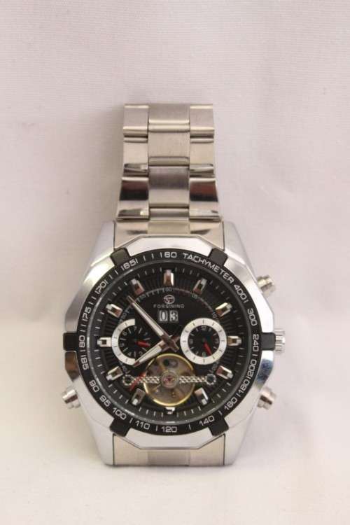 An awesome and good looking gents "Forsining" Automatic metal-cased wrist watch w/ date window