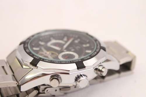 An awesome and good looking gents "Forsining" Automatic metal-cased wrist watch w/ date window