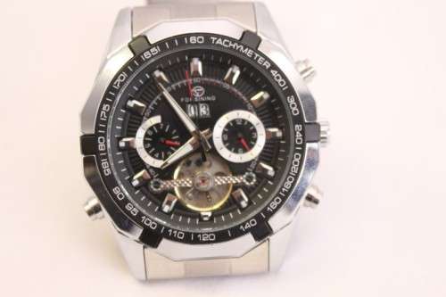 An awesome and good looking gents "Forsining" Automatic metal-cased wrist watch w/ date window