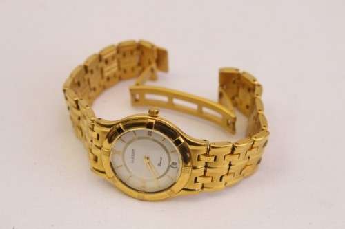 A fantastic 23k gold plated white-dial Lucent Diacoat quarts gents dress watch with spare links