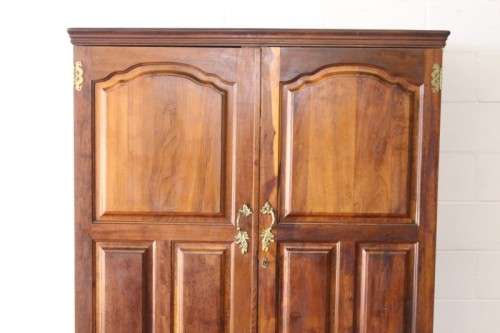 An awesome vintage solid Imbuia 2-door wardrobe with ample hanging space and packing space
