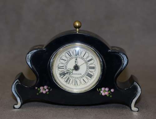 A beautiful vintage "Westclox" floral design wind up clock, working. Lifespace Sale