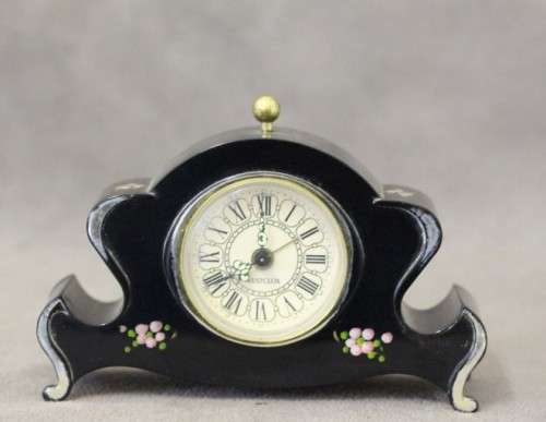 A beautiful vintage "Westclox" floral design wind up clock, working. Lifespace Sale