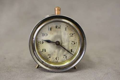 A gorgeous vintage mini round silver metal wind up clock, working.