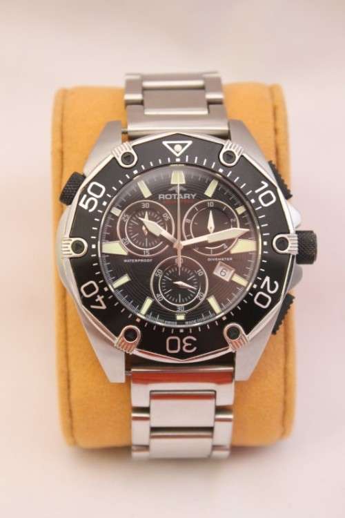 An awesome gents Rotary AquaSpeed watch with Dive-meter & date window & sapphire Crystal glass