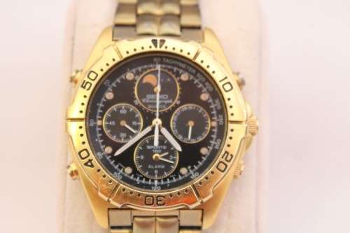 A lovely classic vintage Seiko gold plated Moonphase chronograph gents wrist watch with extra links