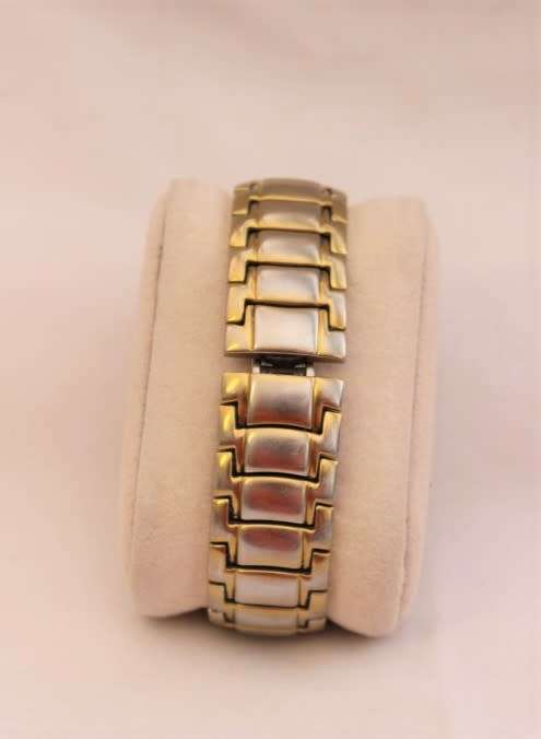 A wonderful vintage white-face Pierre Cardin gold plated gents quartz wrist watch with a date window