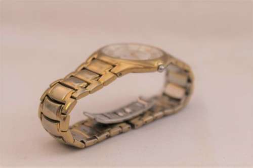A wonderful vintage white-face Pierre Cardin gold plated gents quartz wrist watch with a date window