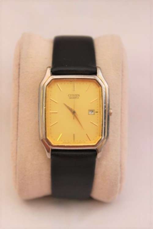 An awesome vintage classic Citizen gold plated gents quartz dress watch with a date window