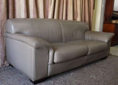 A lovely well made (206cm long) 2 seater beige faux leather couch. Perfect in informal rooms