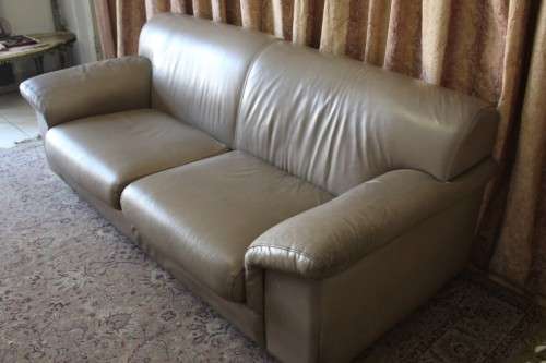 A lovely well made (206cm long) 2 seater beige faux leather couch. Perfect in informal rooms