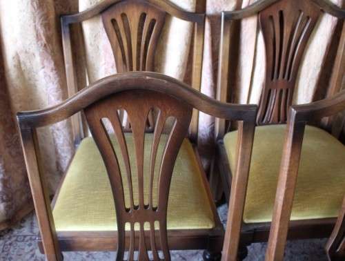 A beautiful solid Oak dining suite with a large extendible table and eight upholstered chairs.