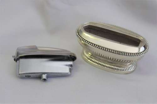 A beautiful vintage Ronson "Queen Anne" Varaflame 700 Rhodium plated table lighter in original box
