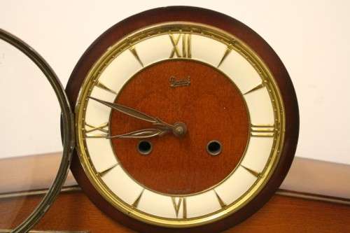 A beautiful, stylish vintage German made "Baduf" wind up mantle clock. Working.