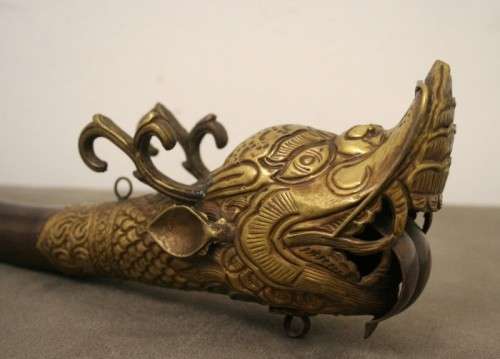 An amazing antique Buddhist Tibetan Dbang Dang dragon head ceremonial prayer horn.