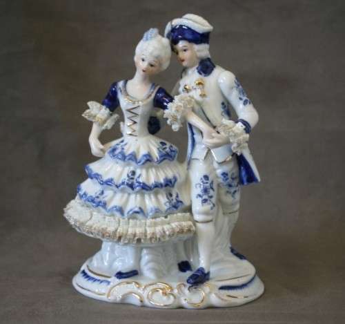 A beautiful blue and white porcelain figurine of a Victorian couple, fabulous on display.