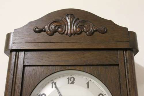 A gorgeous, stylish vintage wall hanging "Kienzle" wind up pendulum clock. Working.