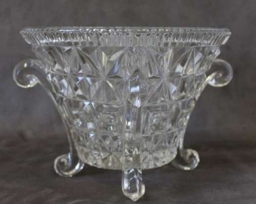 An exquisite classic designed footed crystal champagne/ wine cooler ice bucket.