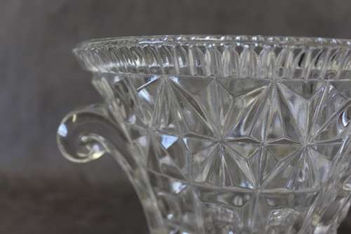 An exquisite classic designed footed crystal champagne/ wine cooler ice bucket.