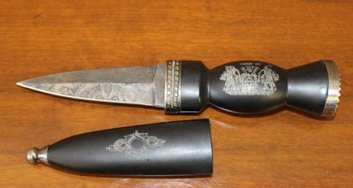 An awesome collectible Scottish Sgian Dubh and horse hair sporran in great usable condition!!!