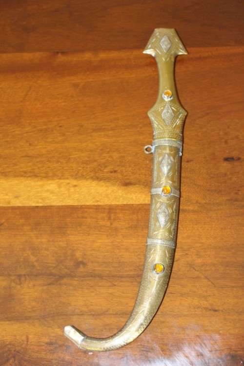An amazing vintage ornamental replica brass dagger for display purposes only. Stunning!!!