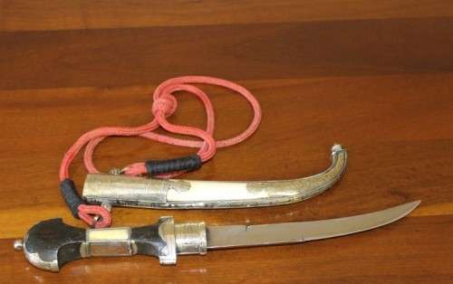 An amazing vintage ornamental replica dagger for display purposes only. Stunning!!!
