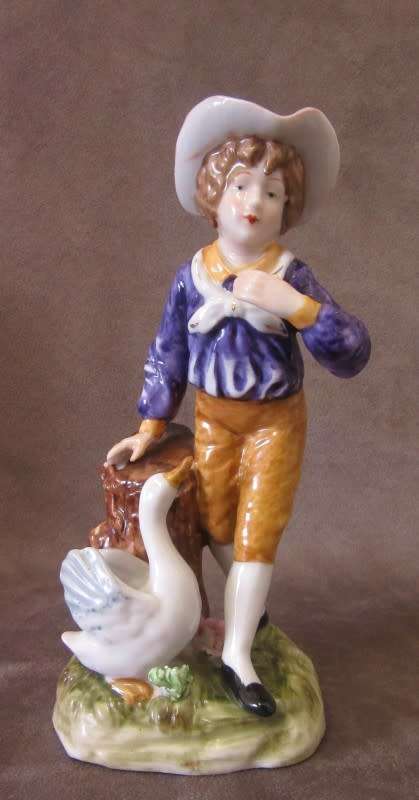 Two gorgeous Victorian themed porcelain figurines, fabulous on display. One price for both.