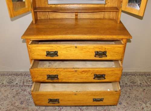 A gorgeous vintage Oak 3-drawer dressing table with tri-folding mirrors on castors. Stunning!!!