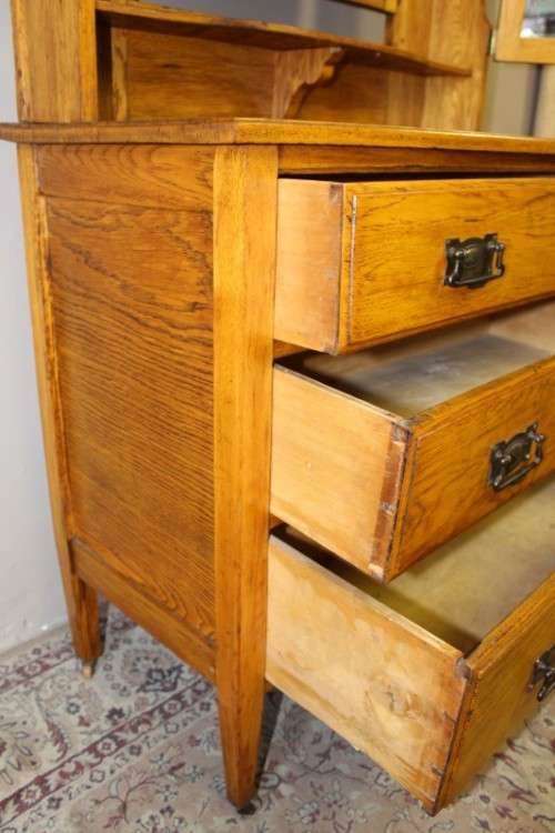 A gorgeous vintage Oak 3-drawer dressing table with tri-folding mirrors on castors. Stunning!!!