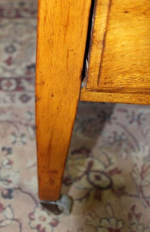 A gorgeous vintage Oak 3-drawer dressing table with tri-folding mirrors on castors. Stunning!!!