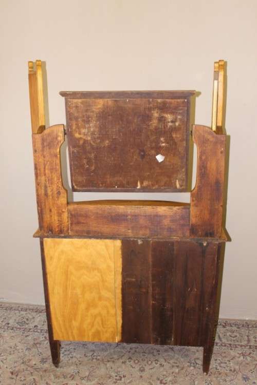A gorgeous vintage Oak 3-drawer dressing table with tri-folding mirrors on castors. Stunning!!!