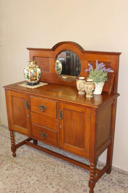 A stunning antique oak side server cabinet with a bevelled mirror, loads of drawer & cupboard space